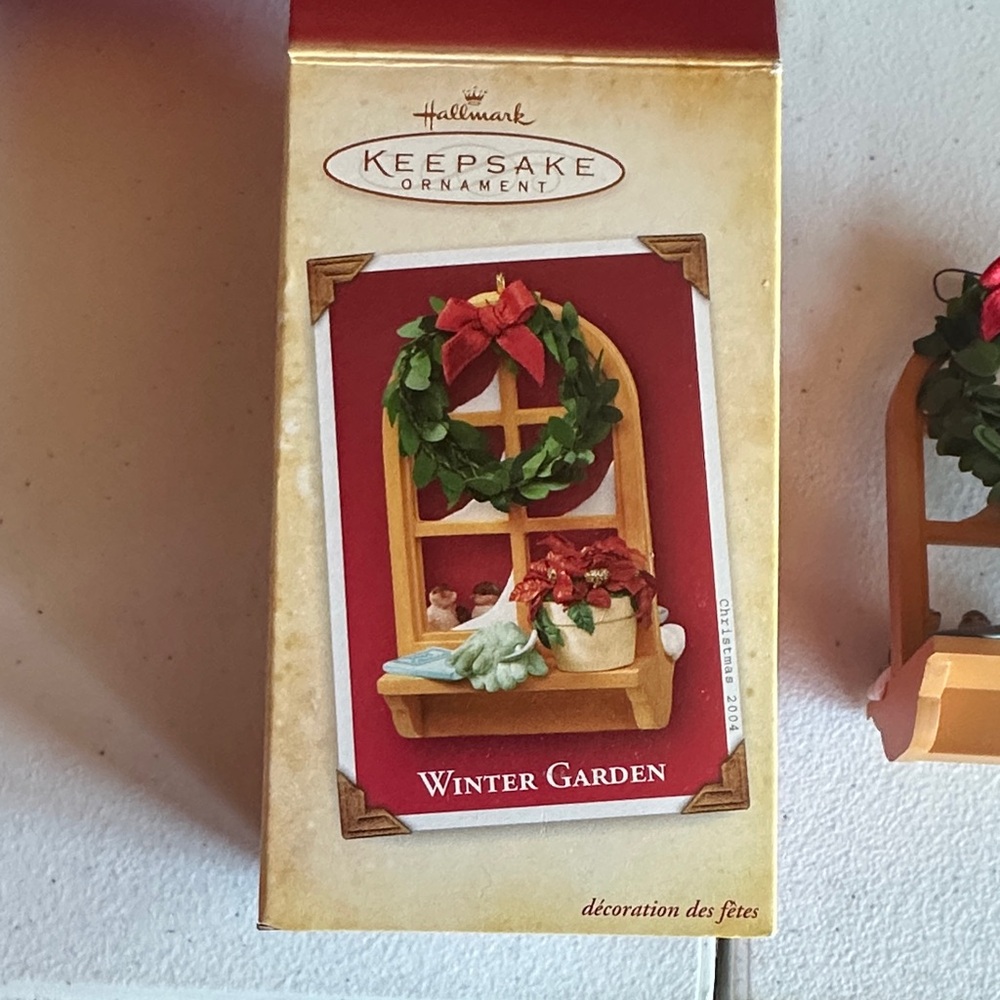 Hallmark Keepsake Ornament - Winter Garden with Red and Green Details